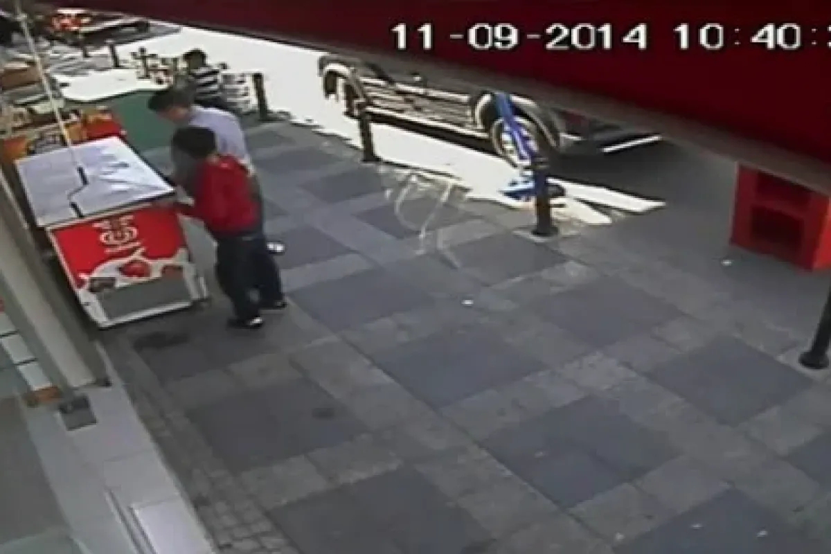 15 Bin Lira çalan Küçük Hırsızlar Kamerada