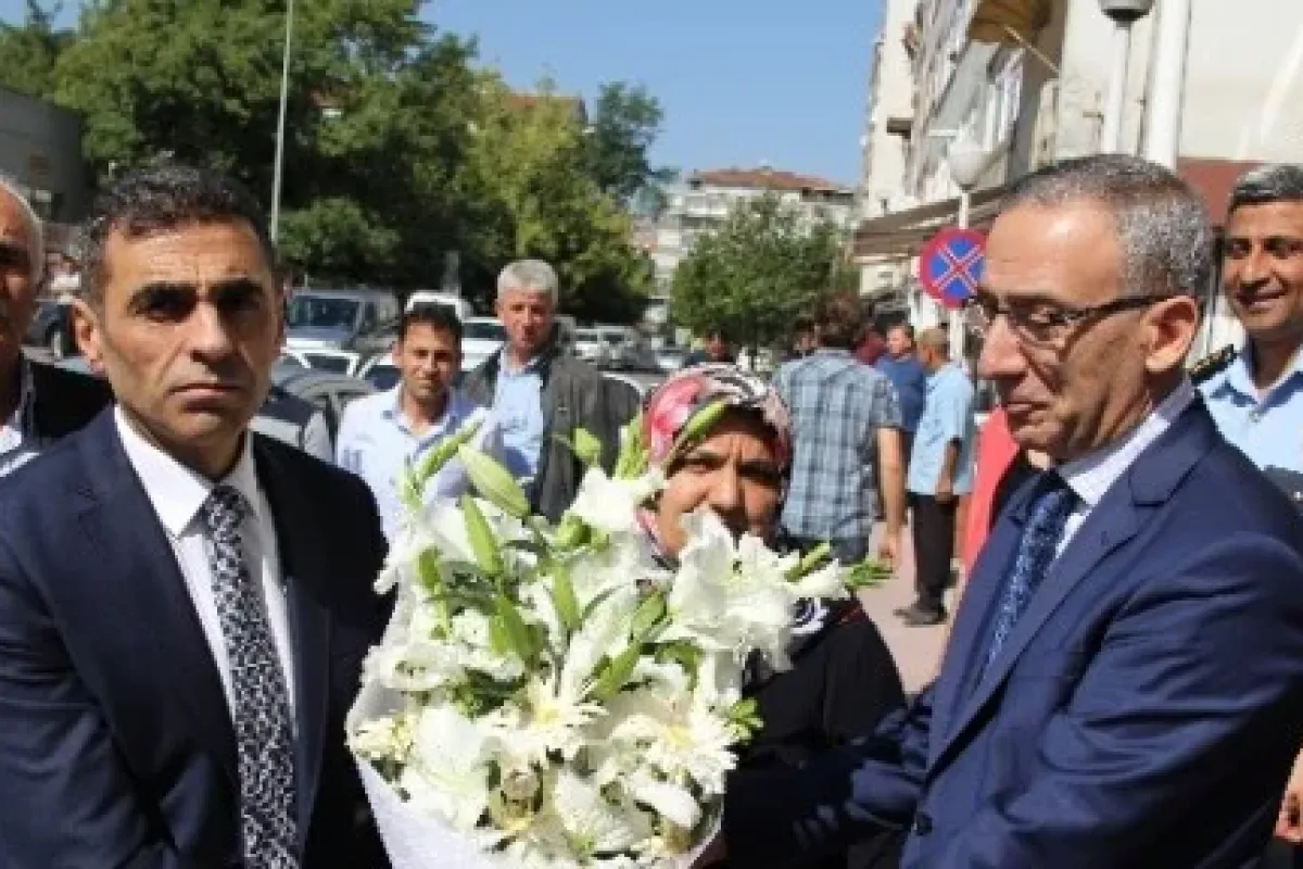 Isid’in Rehin Aldığı Polis çiçekle Karşılandı