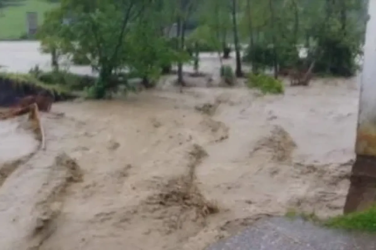 Kıyamet Koptu Araç Böyle Sürüklendi