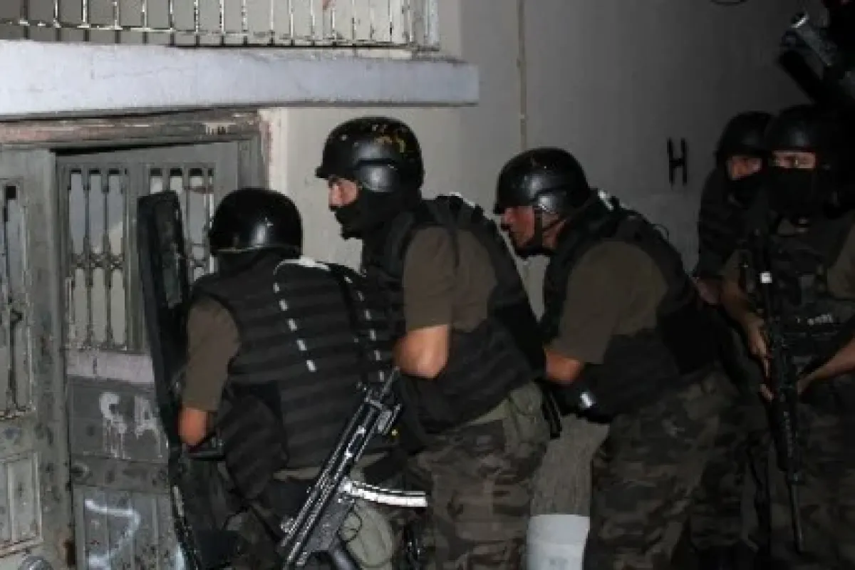 Bin Polisle şafak Operasyonu