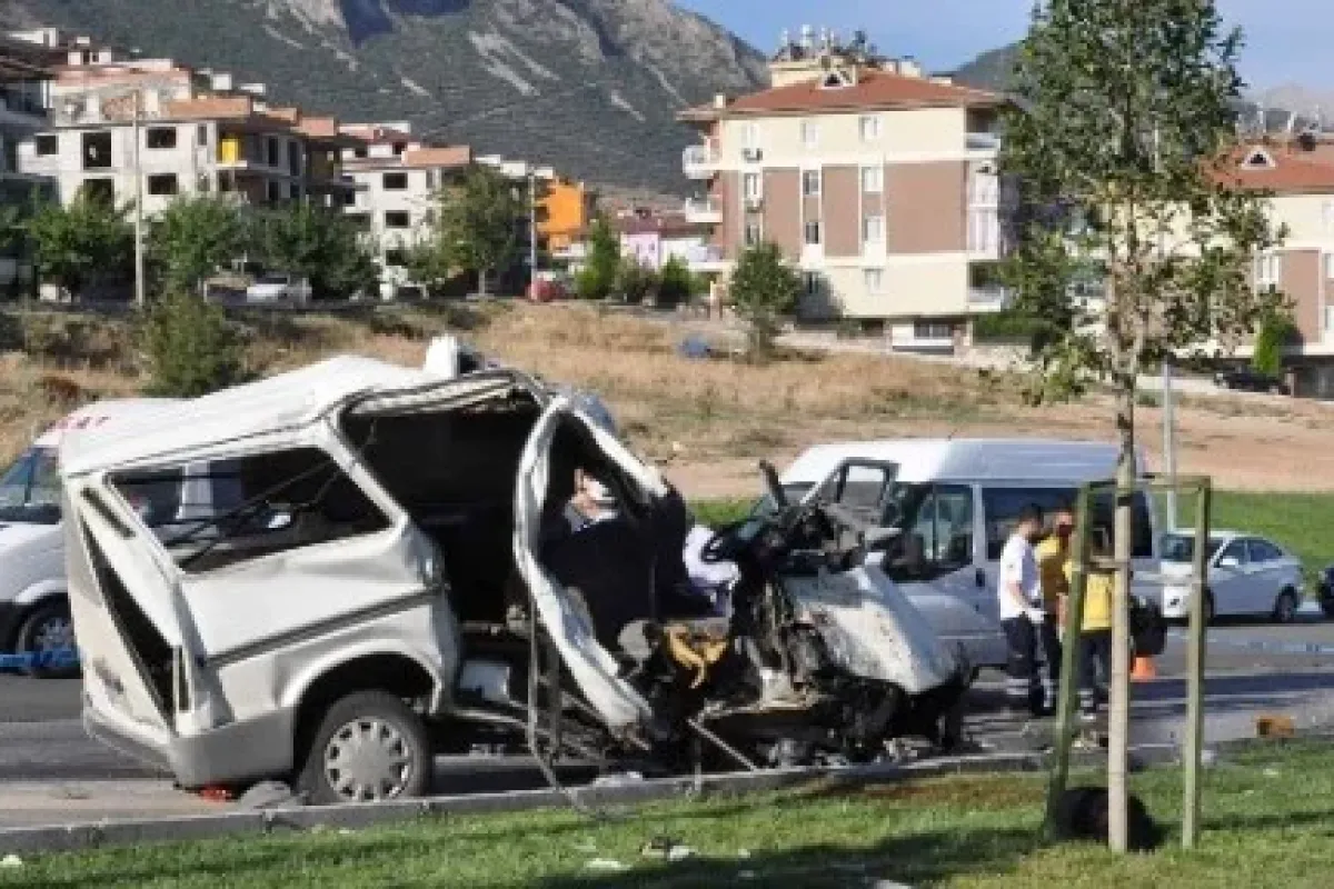 Freni Boşalan Otobüs Dehşet Saçtı