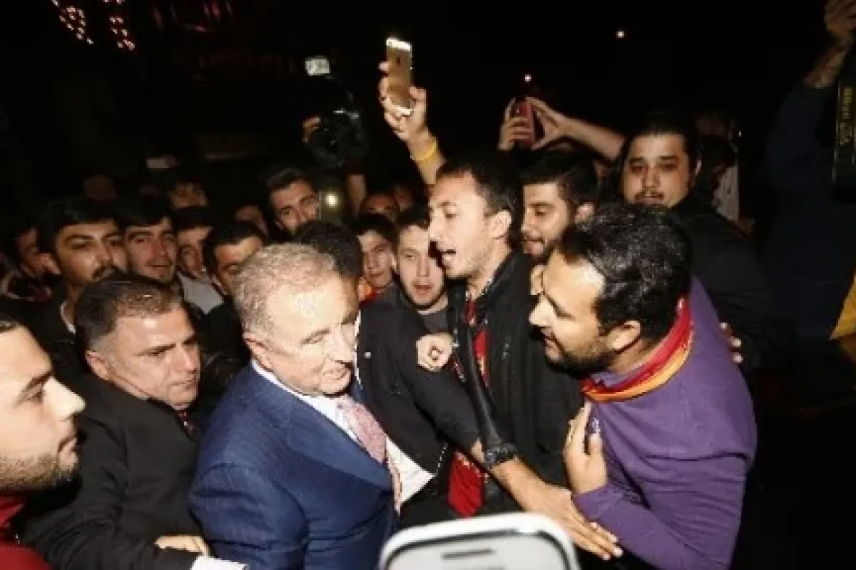 Ünal Aysal’a Sevgi Seli