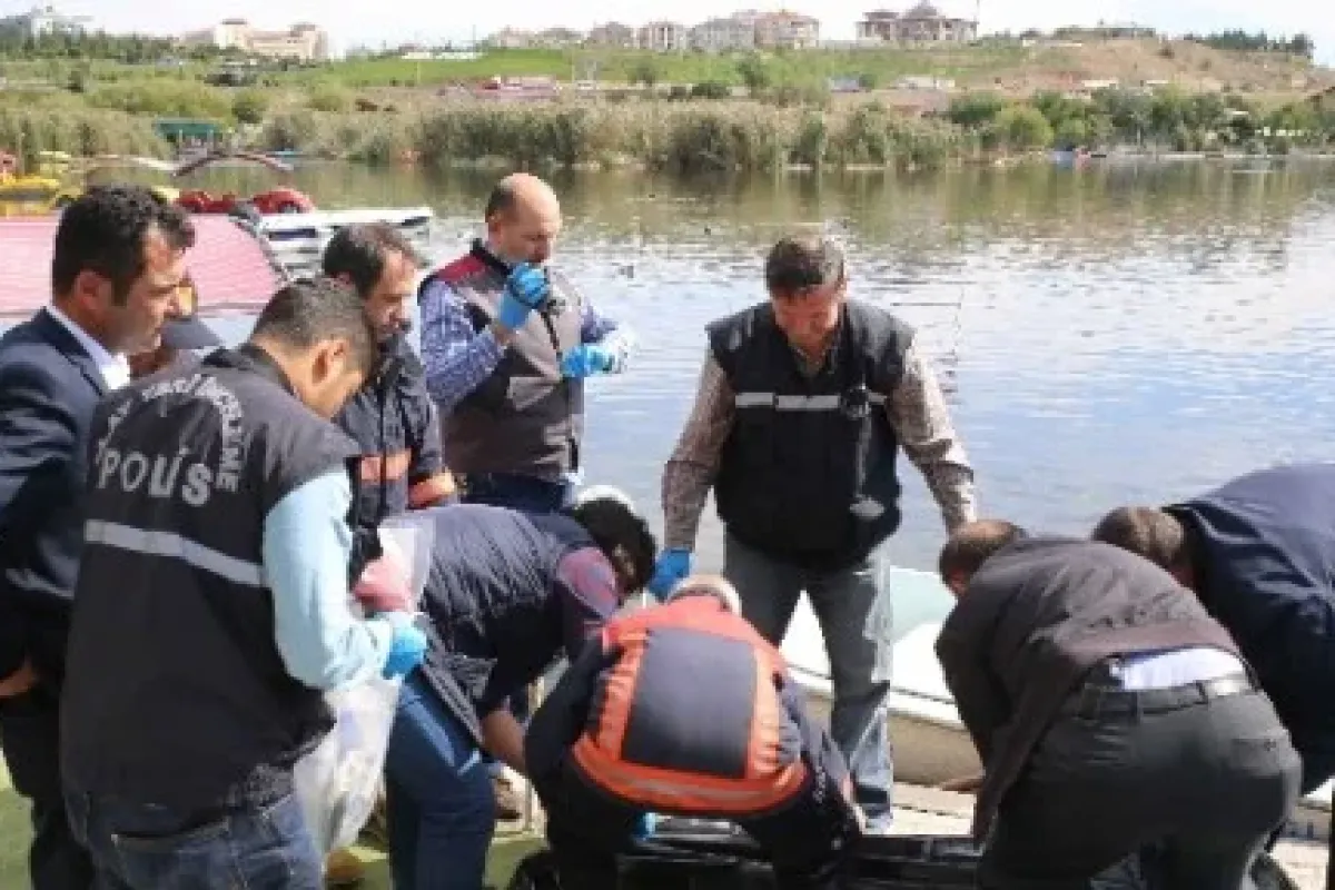 Gölden Bayrağa Sarılı Ceset çıktı