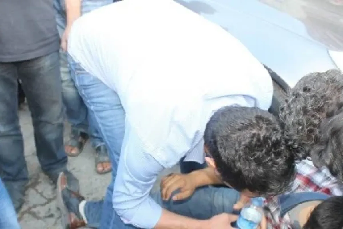 Öğretmen Ve Gazeteciye Hastane Dayağı