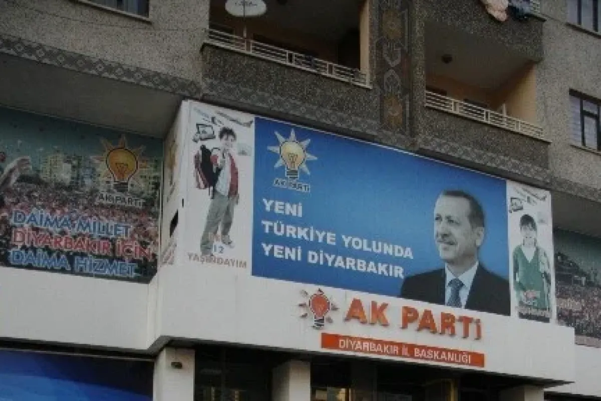 Ak Parti Diyarbakır İl Başkanlığına Taşlı Saldırı