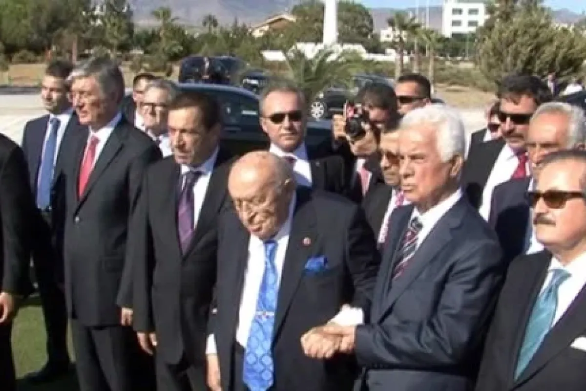 Demirel Denktaş’ın Mezarında