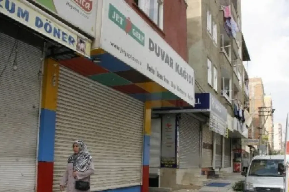 Diyarbakır’da Esnaf Kepenk Kapattı