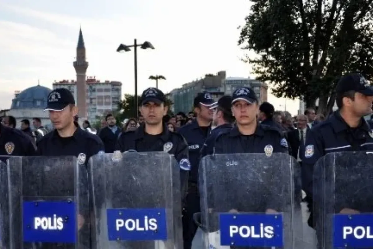 Polisten Anlamlı Yürüyüş