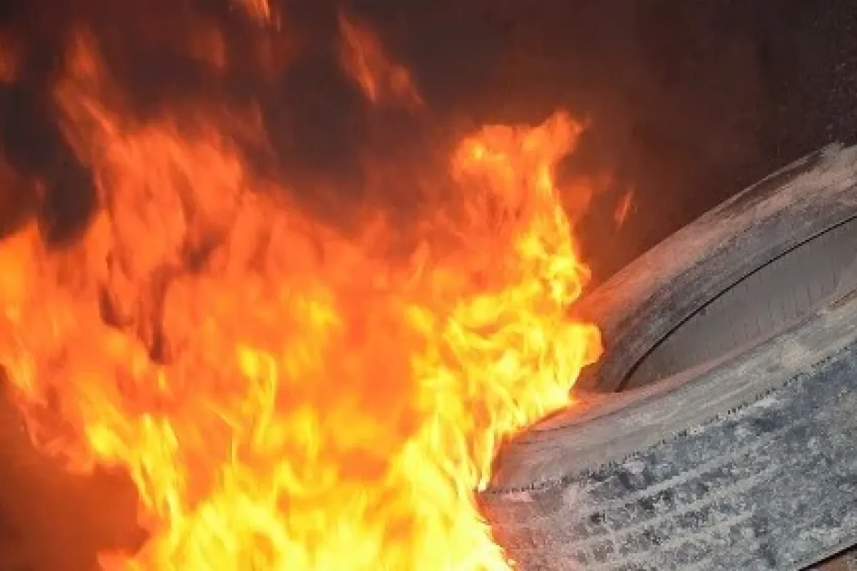 Gösterilerde 3 Okul Yakıldı: 40 Gözaltı