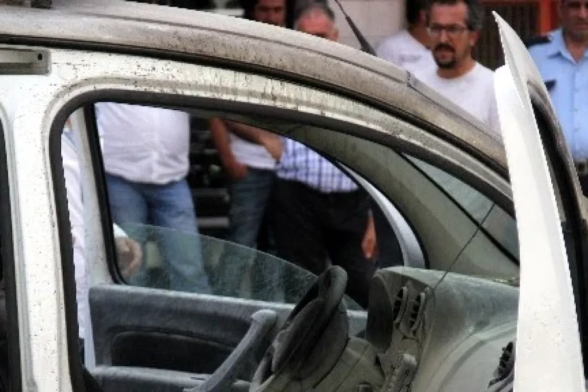 Kaza Ihbarı Yapıp Polise Molotof Attılar