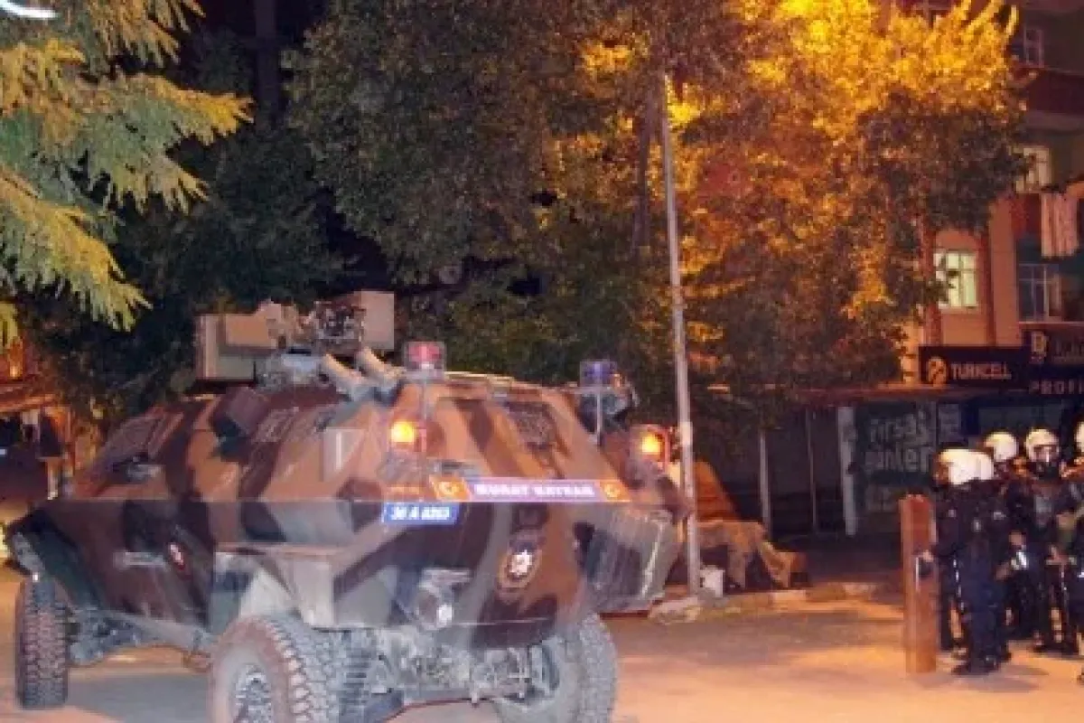 Maskeli Grup Polisle çatıştı
