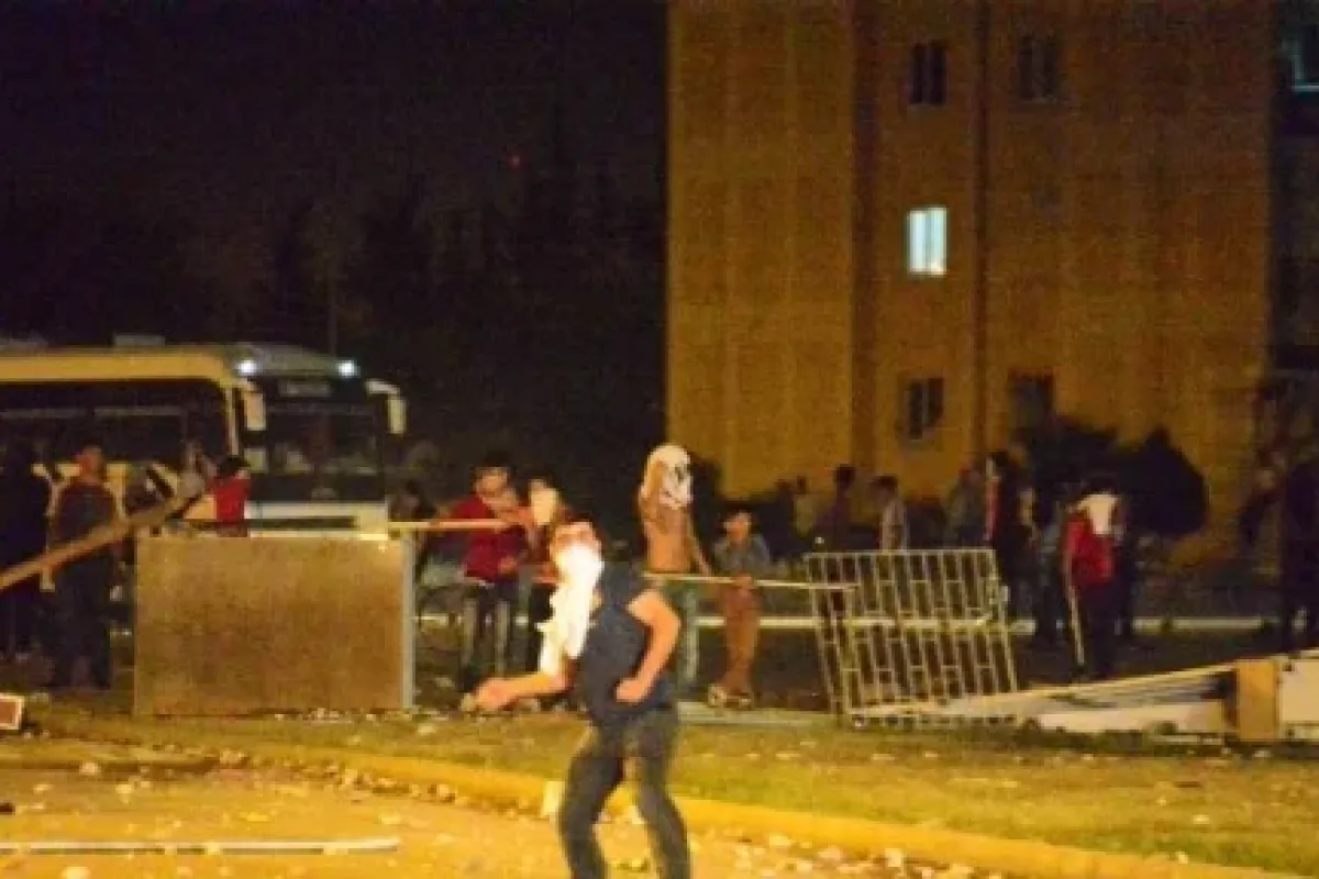 Polise Taş Ve Molotoflarla Saldırdılar