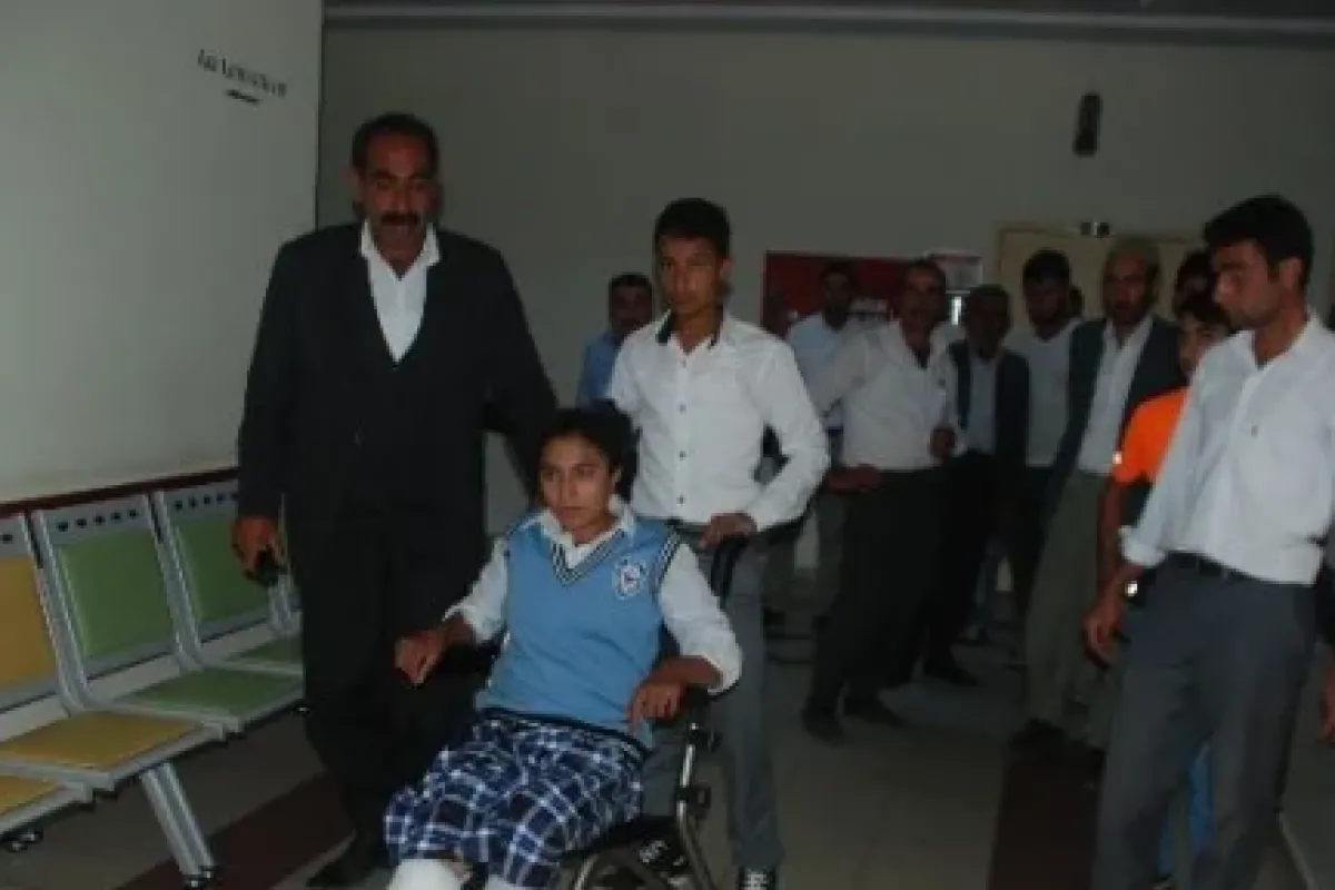 Kız öğrenci Otomobilin Altında Kaldı