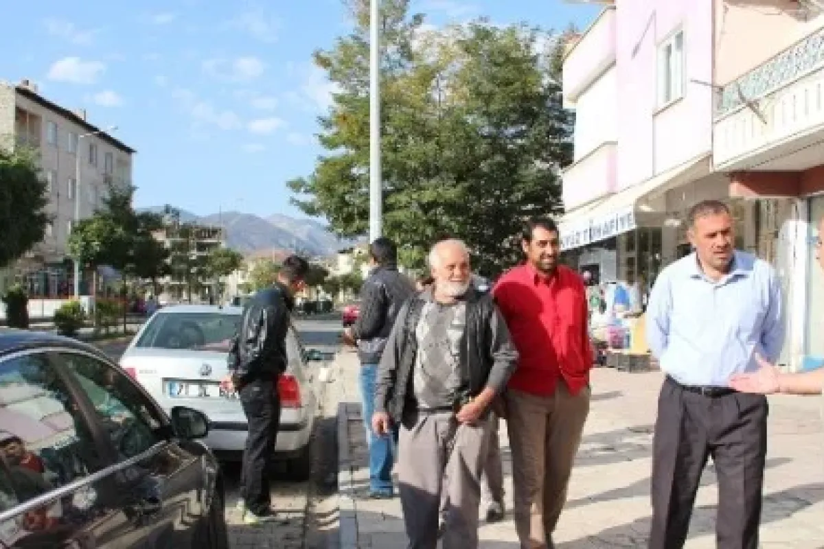 Alkolün Etkisiyle Araçlara Zarar Verdiler