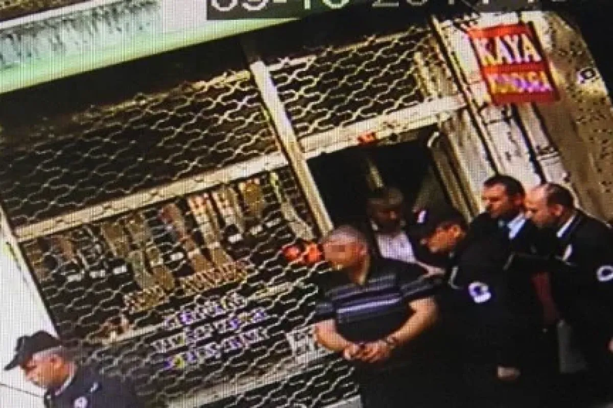 Komşu Esnaf Hırsızı Böyle Yakalattı