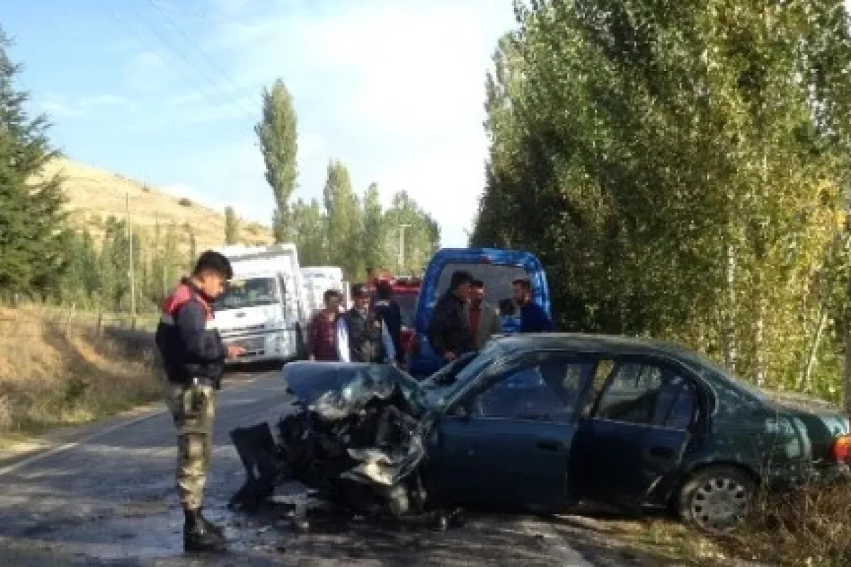 Şehide taziye yolunda kaza: 1 ölü, 2 yaralı