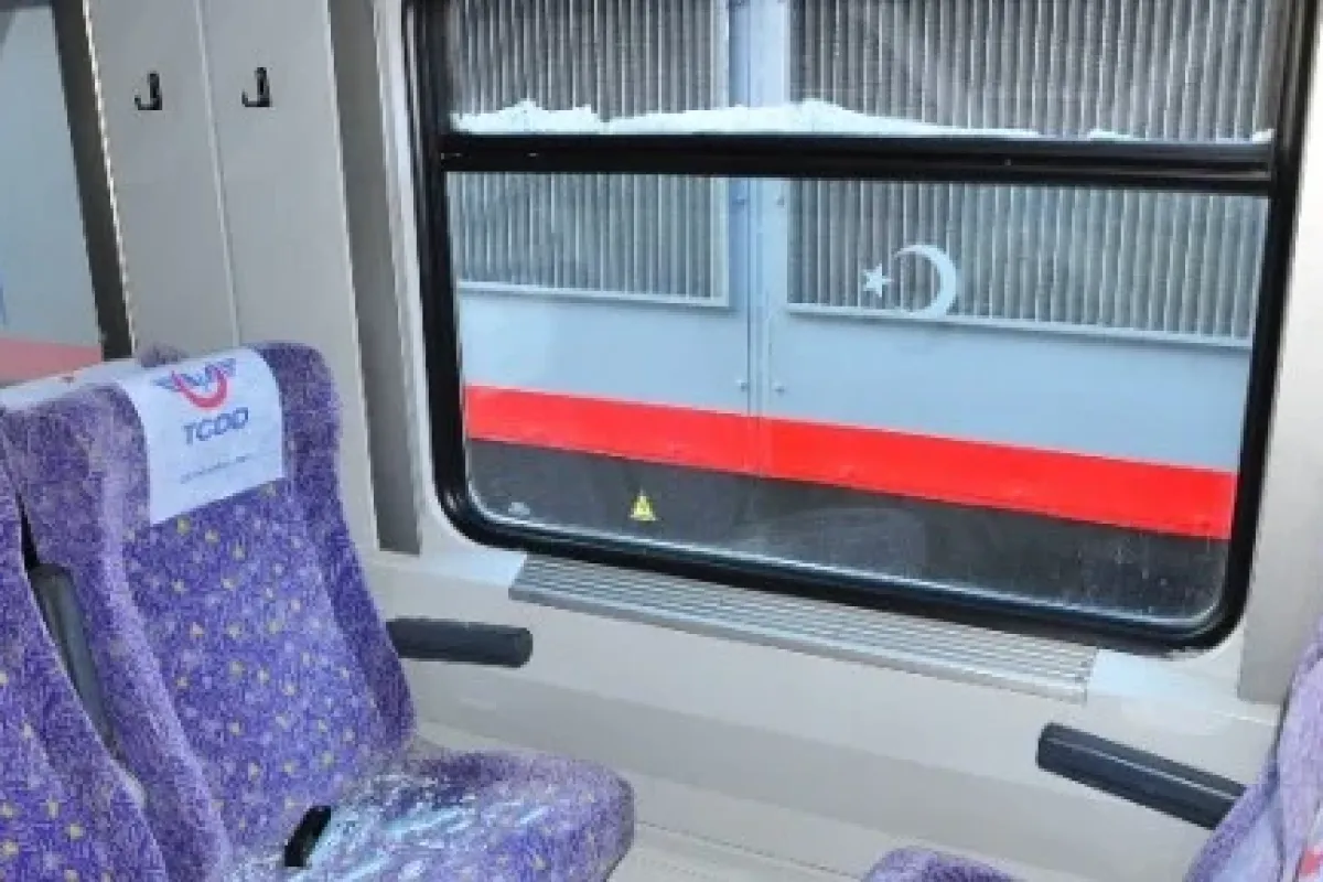 Yolcu Trenine Taşlı Saldırı