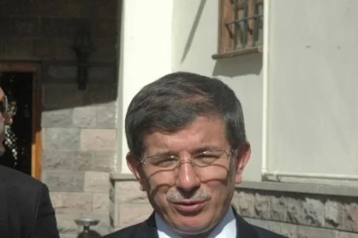 Davutoğlu’ndan Taziye Ziyareti