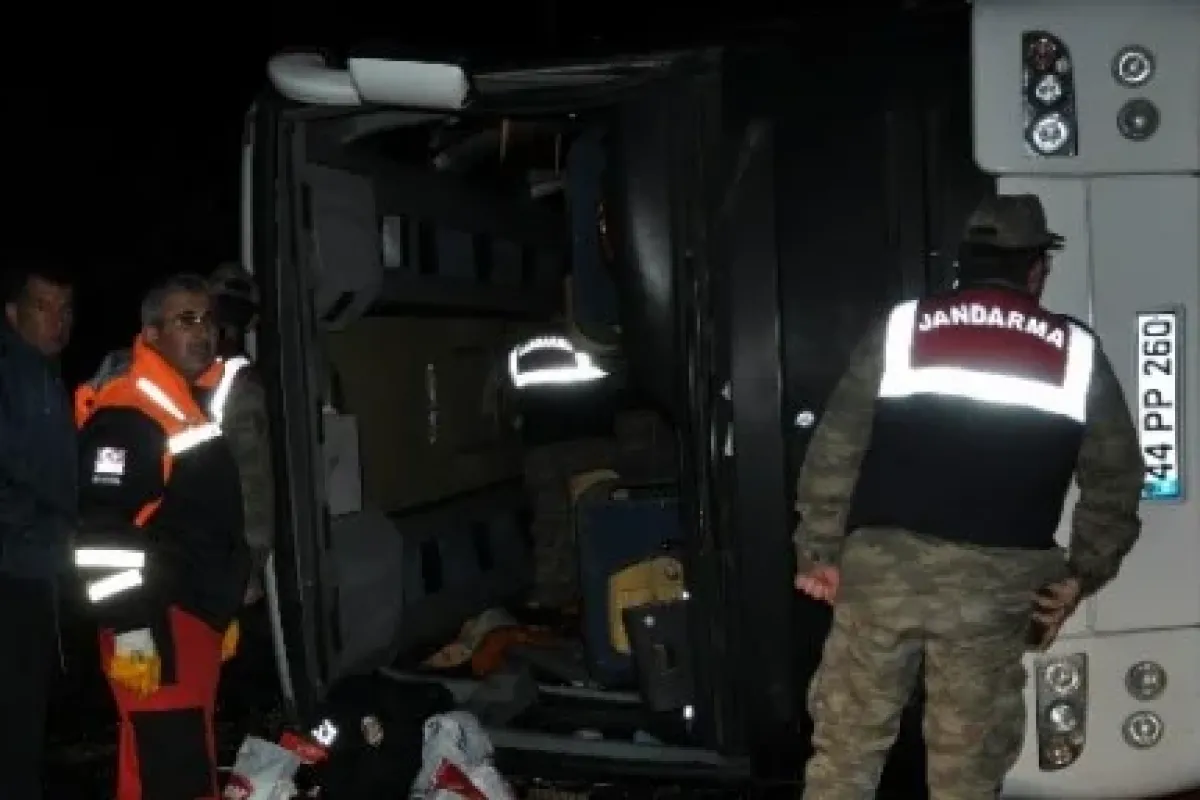 Polisleri Taşıyan Otobüs Devrildi: 3 şehit, 33 Yaralı