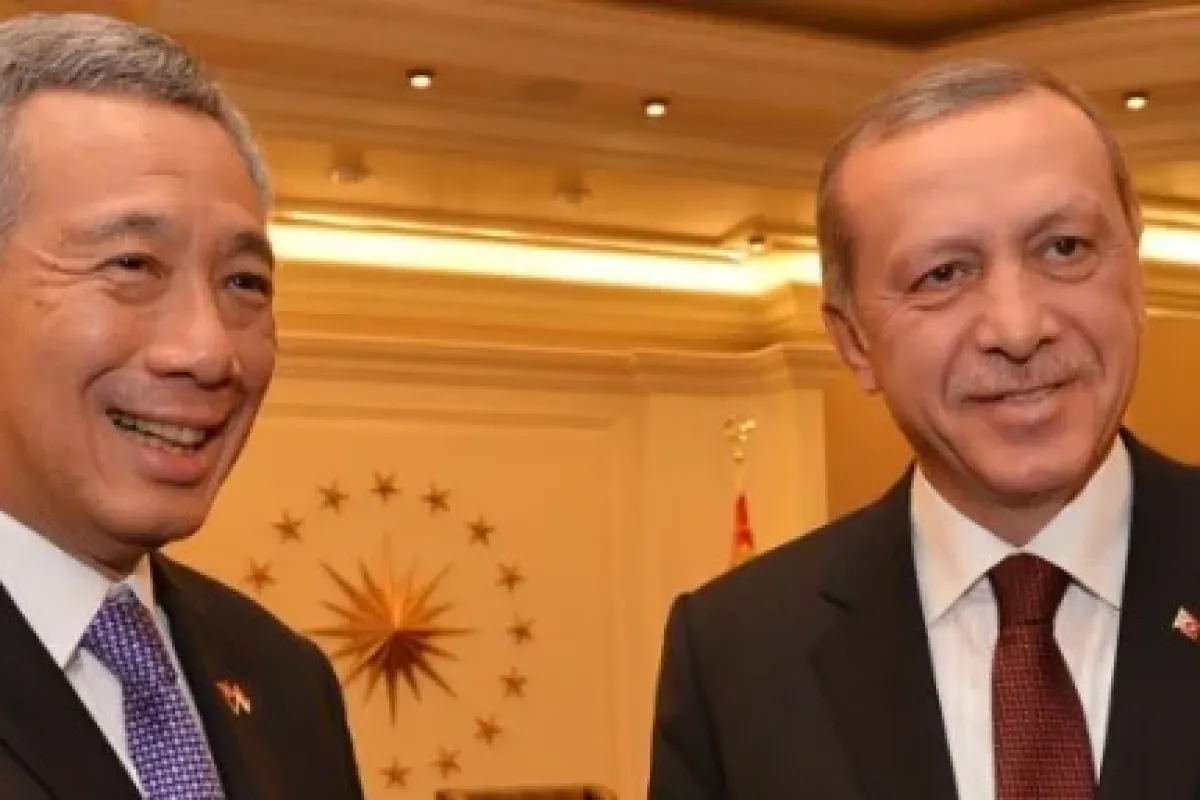 Singapur Başbakanı’nı Kabul Etti