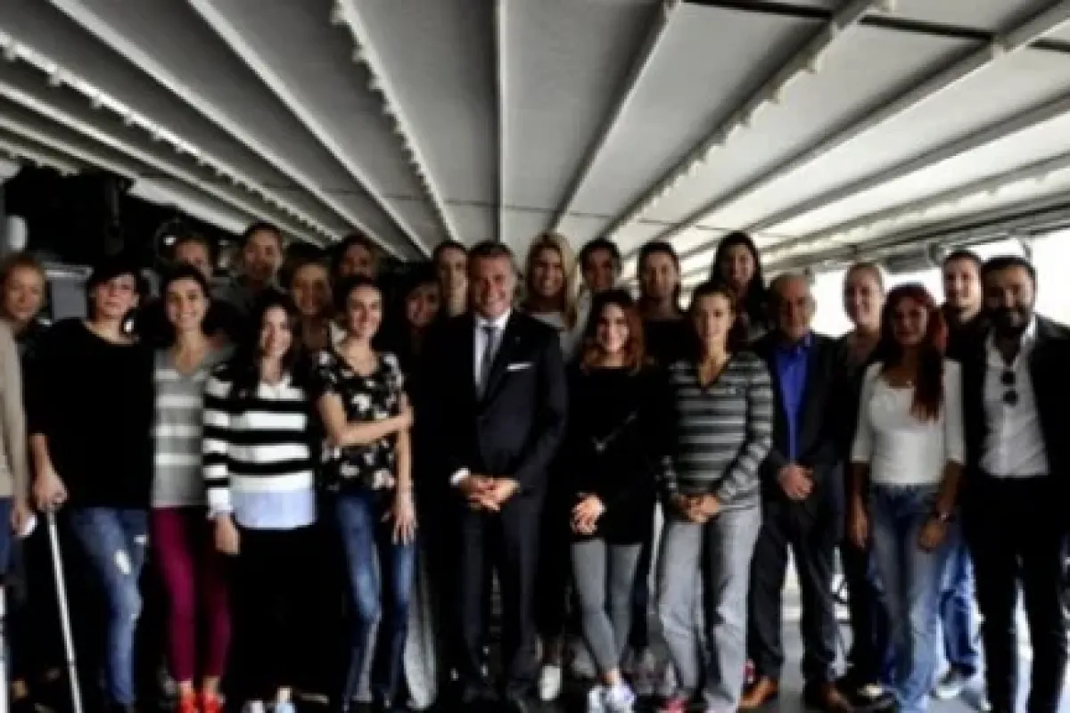 Kadın Voleybolcularla Kahvaltı Yaptı