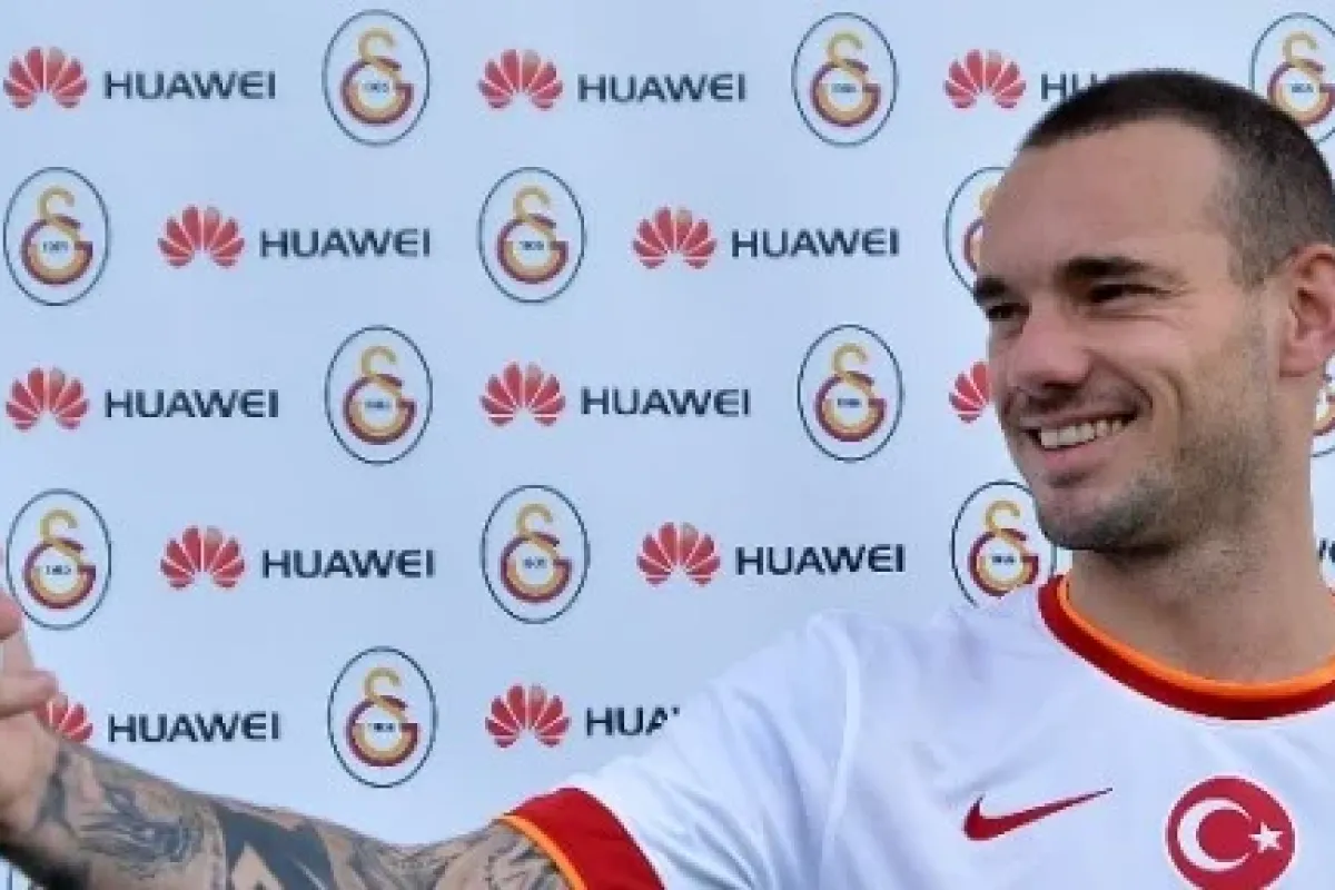 Sponsor Derbi öncesi Akıllı Telefon Dağıttı