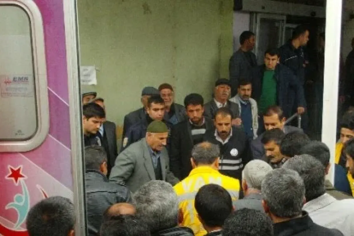 Askeri Araçla öğrenci Servisi çarpıştı: 14 Yaralı