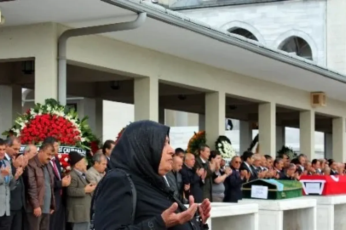 Eski Mhp’li Vekilin Cenazesinde Ilginç Olay