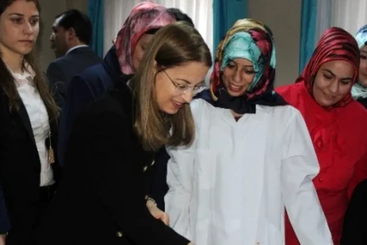 Kadınlarla Ebru Yaptı
