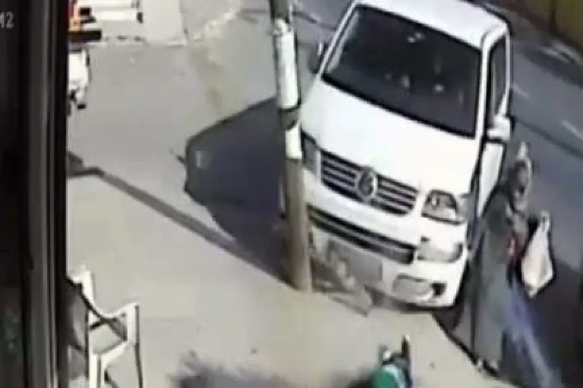 Küçük Kız Bacağından Oldu