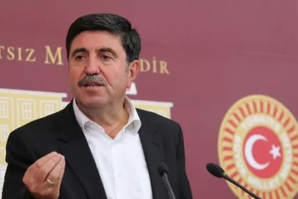 "ortada Bir Yalan Söyleyen Var"