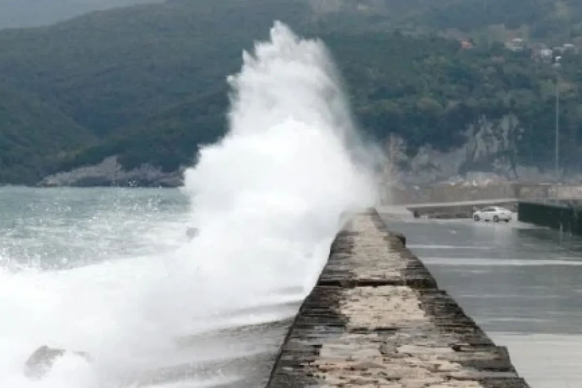 Amasra’da 12 Metrelik Dalgalar