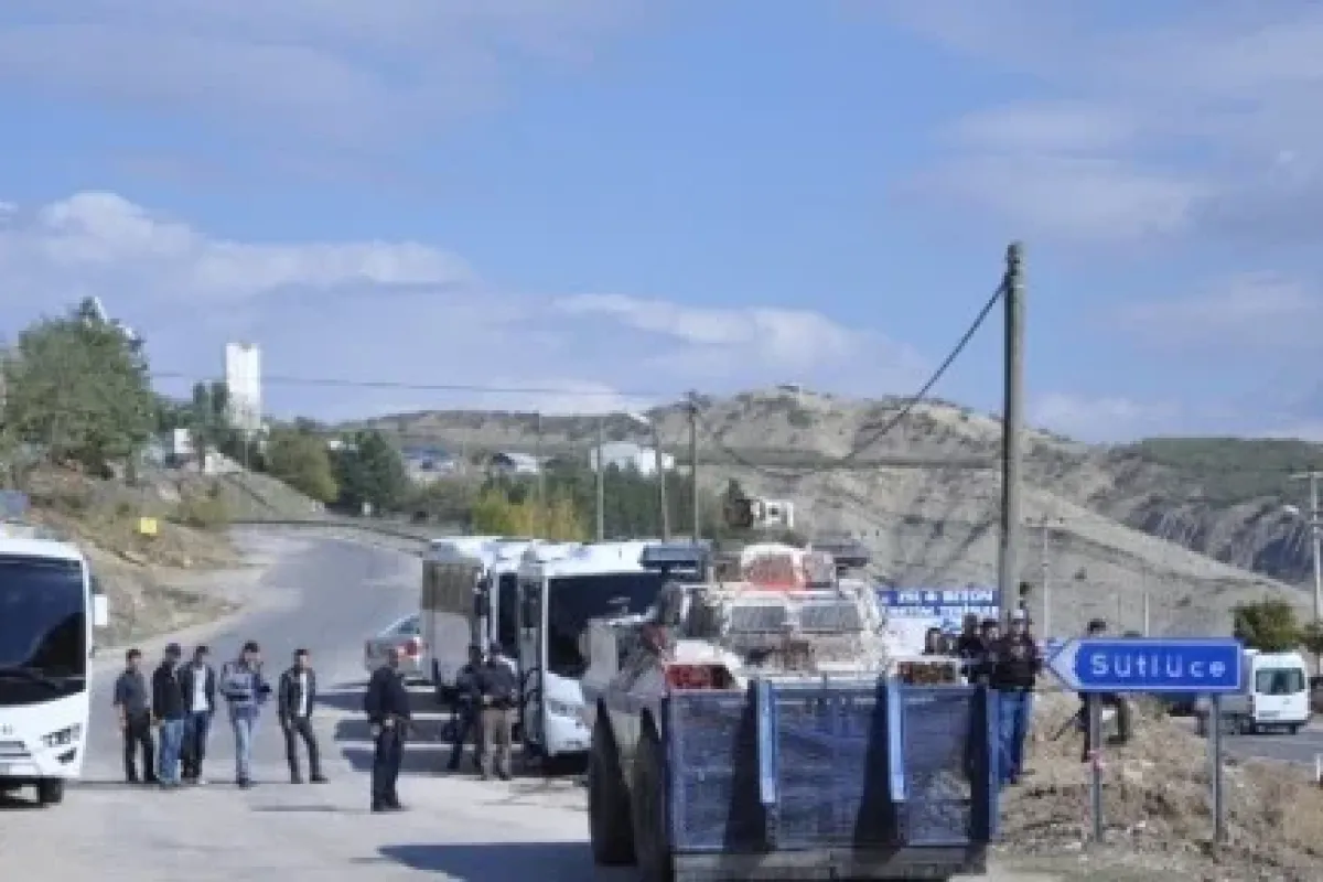 Pkk Mezarlığı Yol Kapattırdı