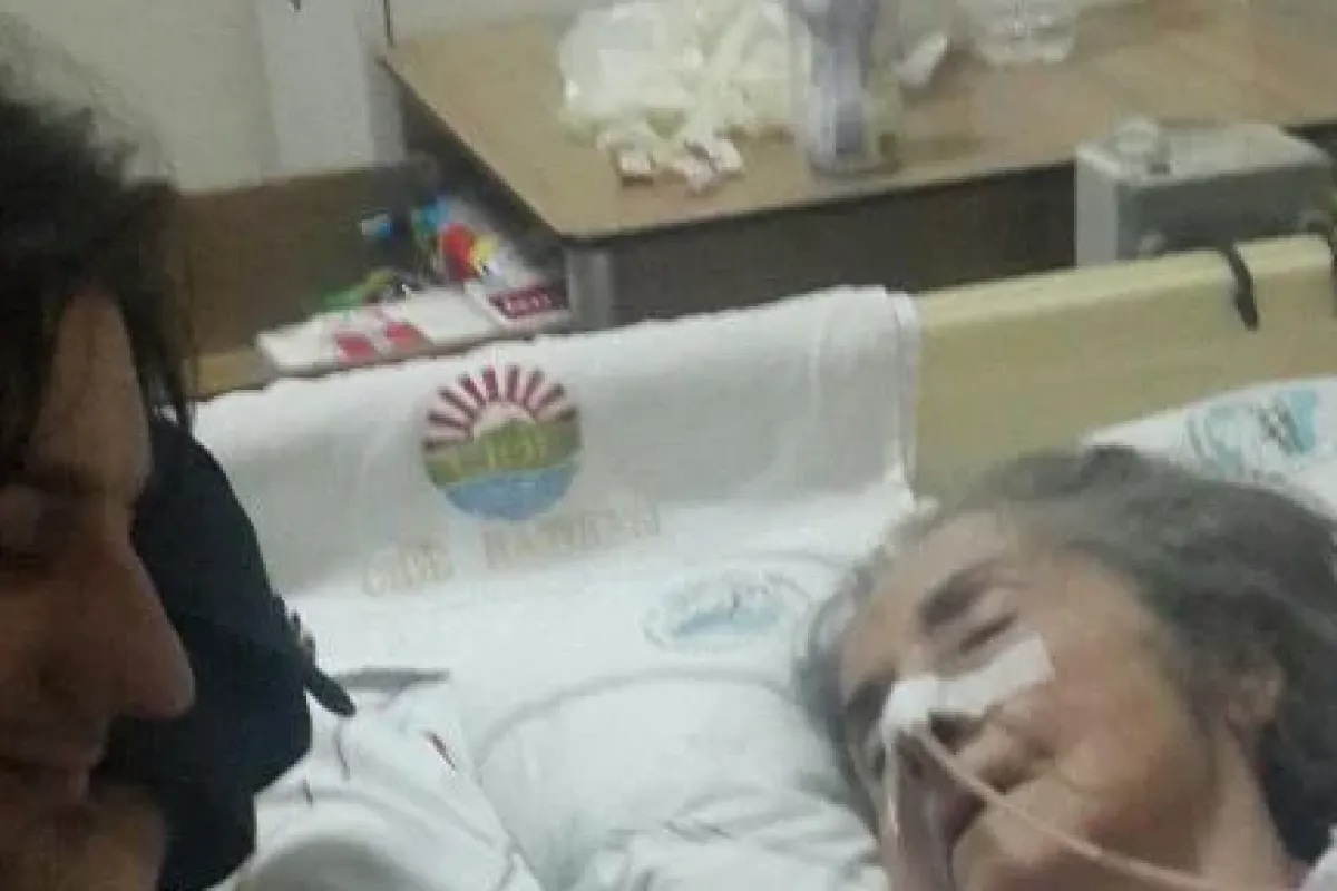 Ünlü Sanatçı Hastaneye Kaldırıldı