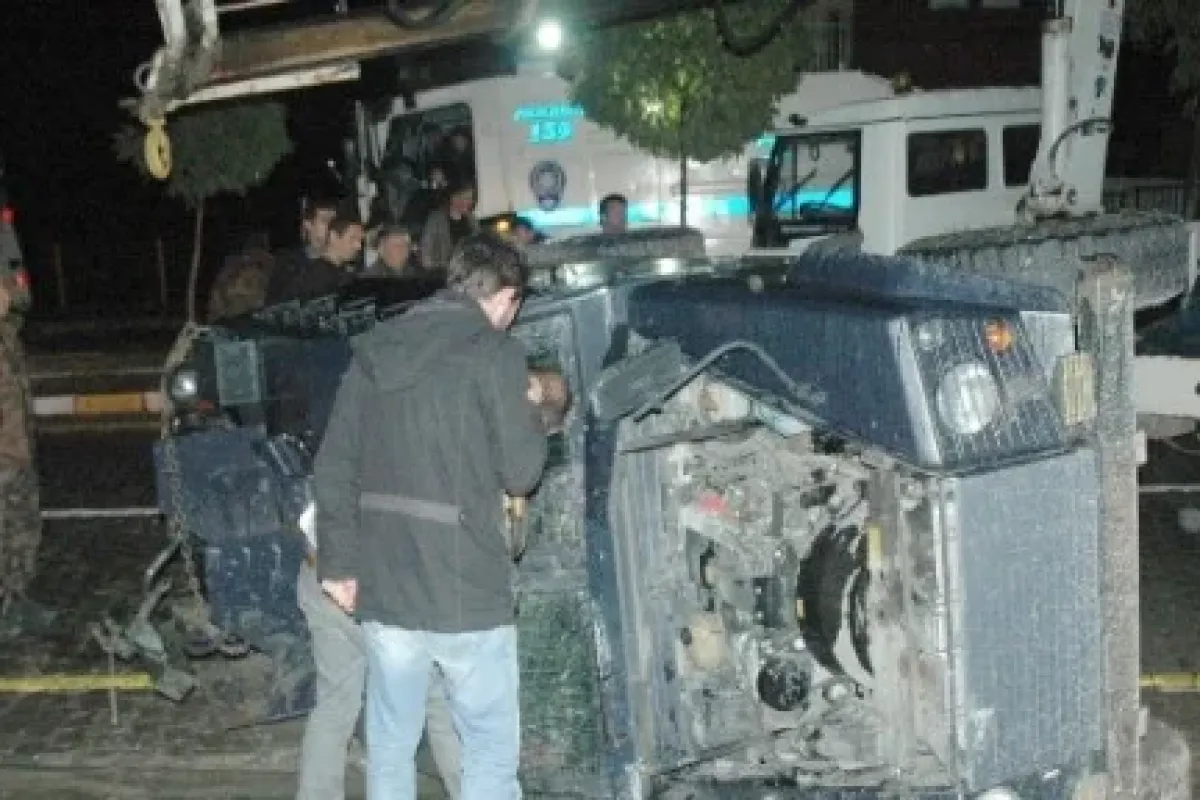 Zırhlı Araç Devrildi, 6 Polis Yaralandı
