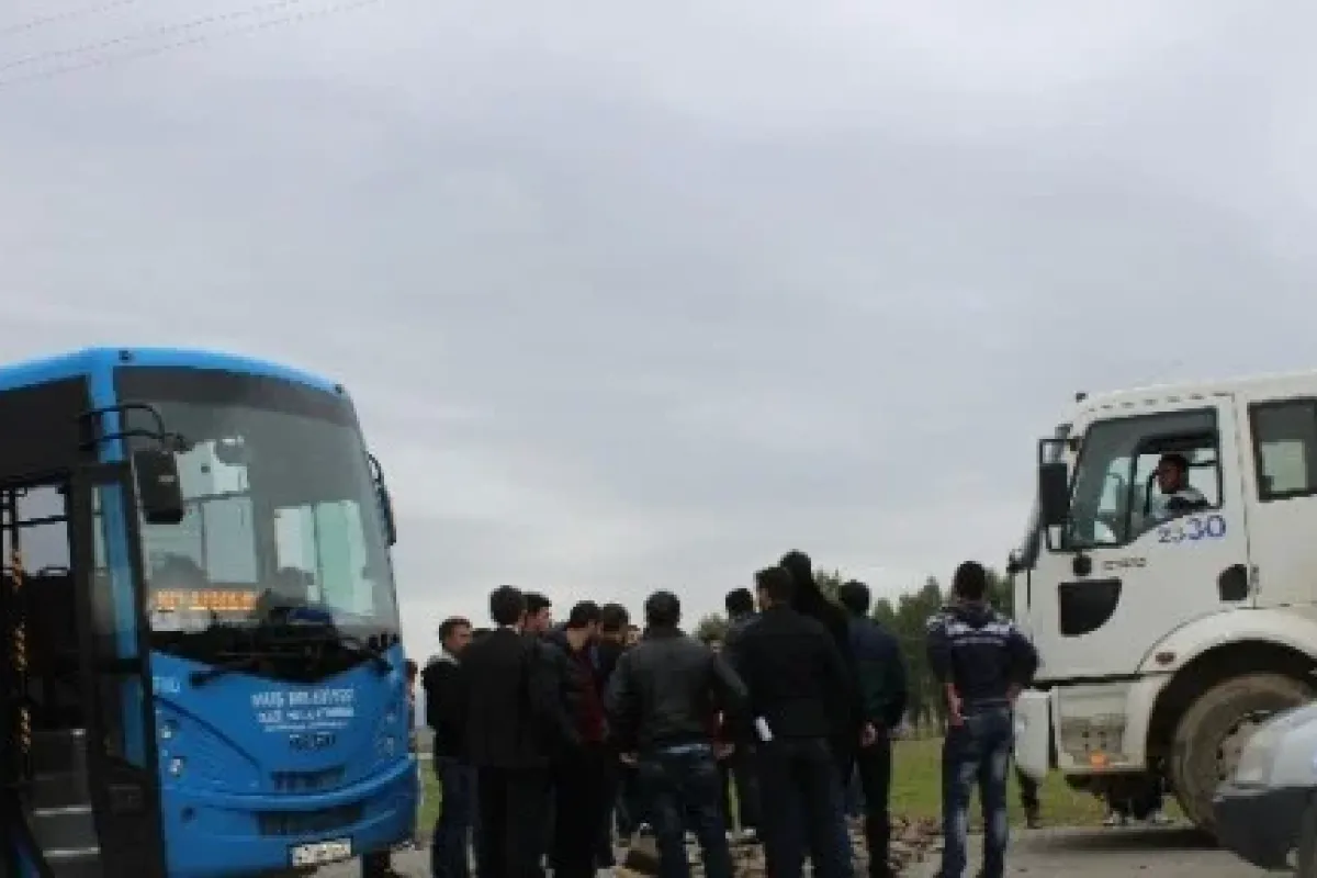 Şoförler Kontak öğrenciler Trafiği Kapattı