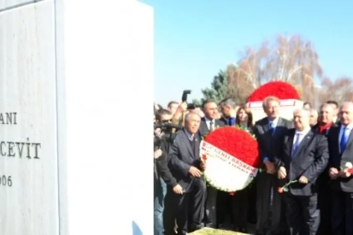 Bülent Ecevit Bu Yıl Da Unutulmadı