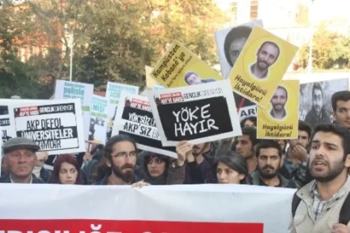 İstanbul Üniversitesi’nde Yök Ve Kobani Protestosu