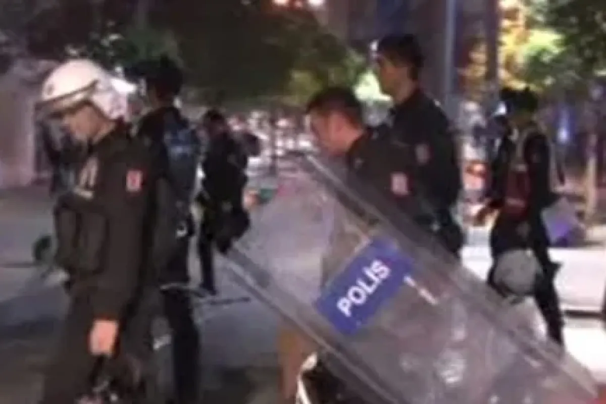 Kadıköy’de 200 Kişilik Gruba Müdahale !