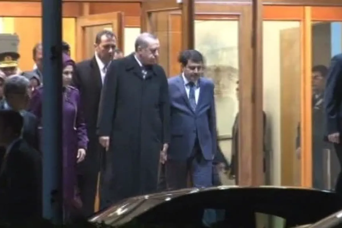 Erdoğan, Türk öğretmenle Yurda Döndü