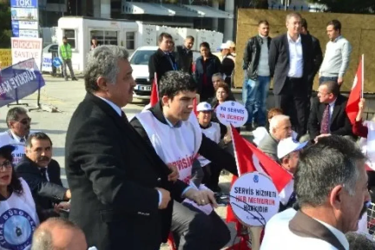 Memurlardan Bisikletli Protesto