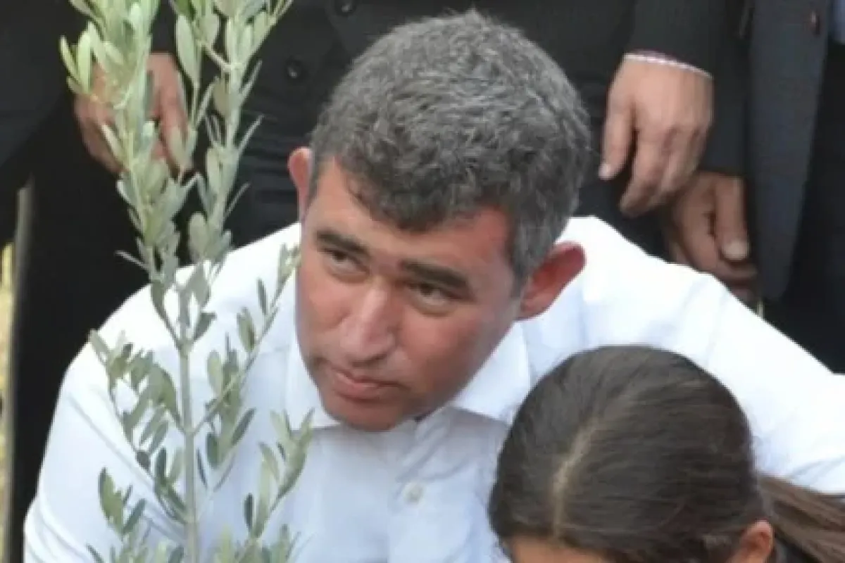 Metin Feyzioğlu Zeytin Ağacı Dikti
