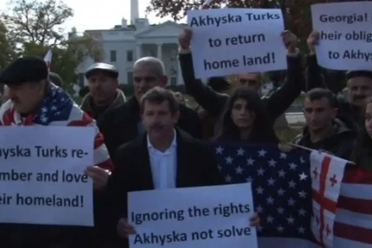 Türkler Beyaz Saray önünde...