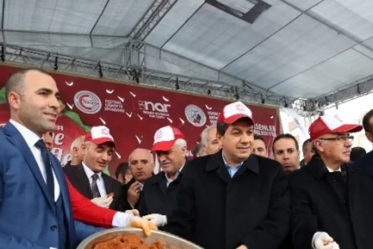 5 Ton çiğ Köfte, 14 Ton Nar Dağıtıldı