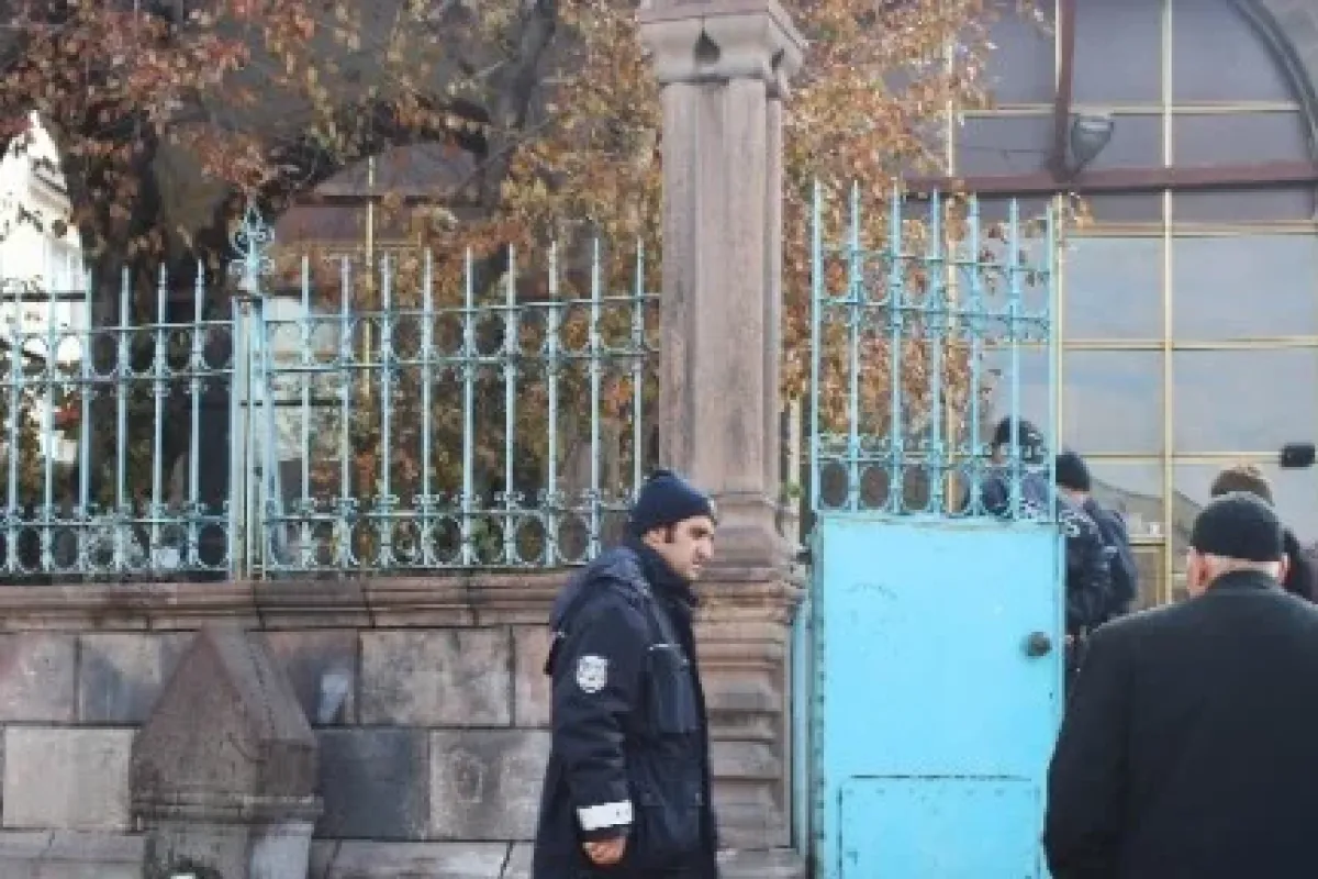 Tarihi Türbe Definecilerin Gazabına Uğradı
