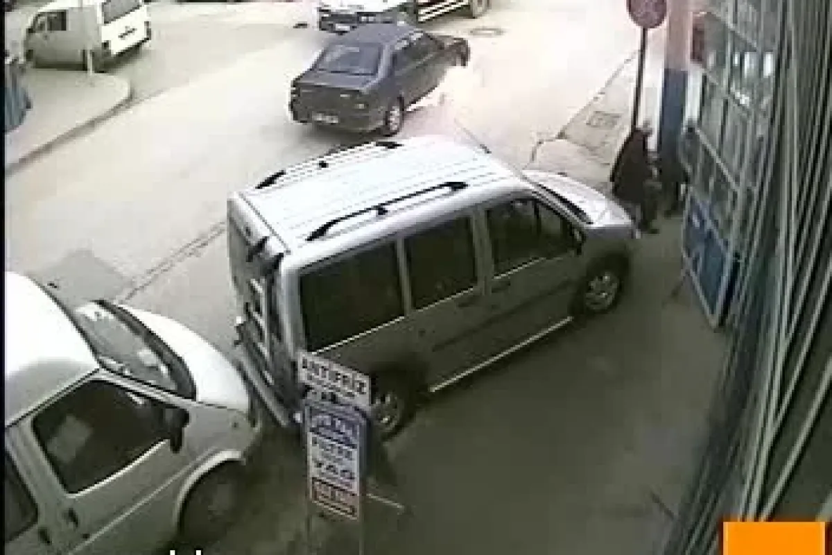 Bir Anda Tutuştu Sürücü ölümden Döndü