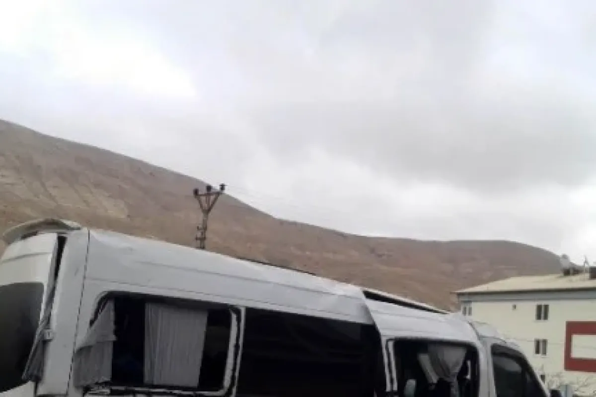 Minibüs Takla Attı: 20 Yaralı
