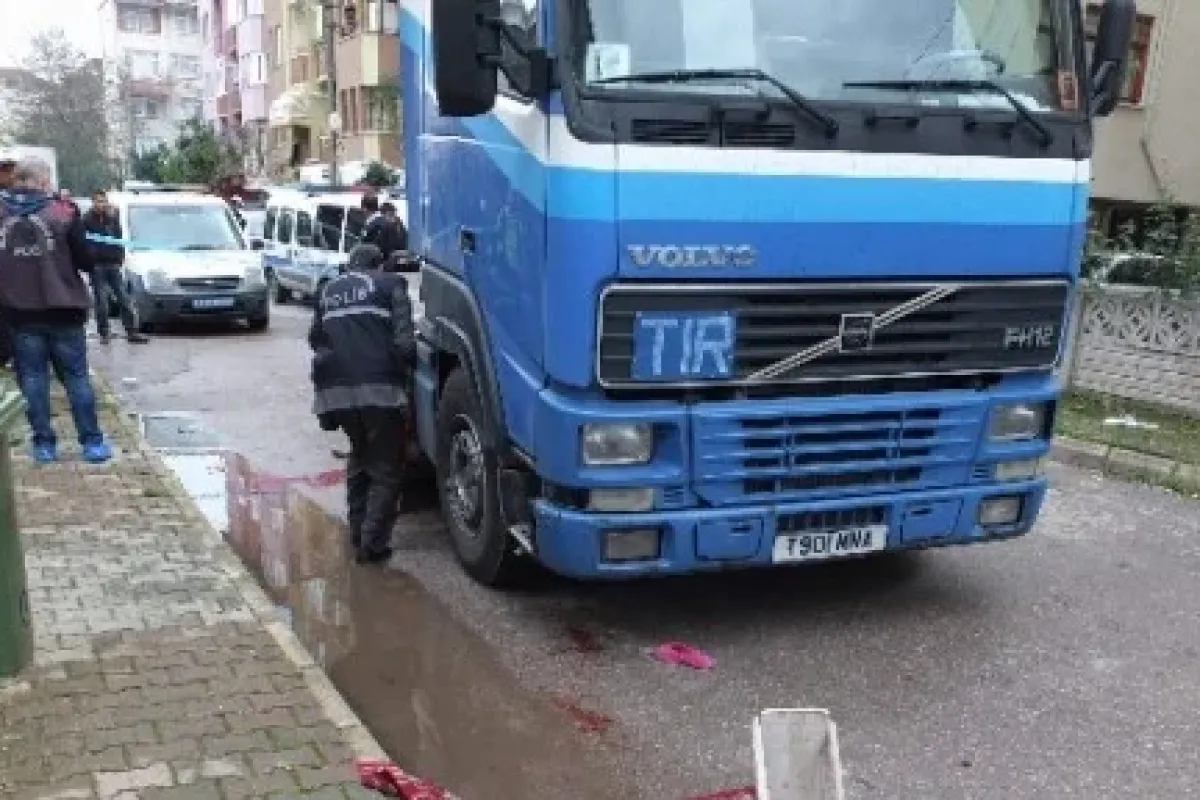Geri Manevra Yaparken Eşini Ezdi