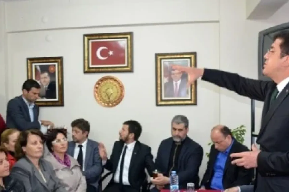 "izmir Gecekondu Görüntüsünü Haketmiyor"