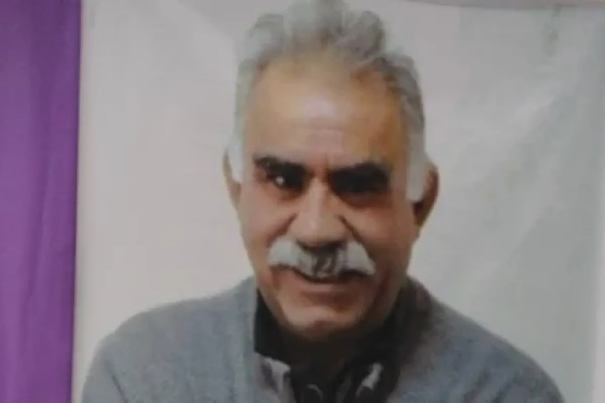 Apo Posteri Altında Arınç’a Gönderme